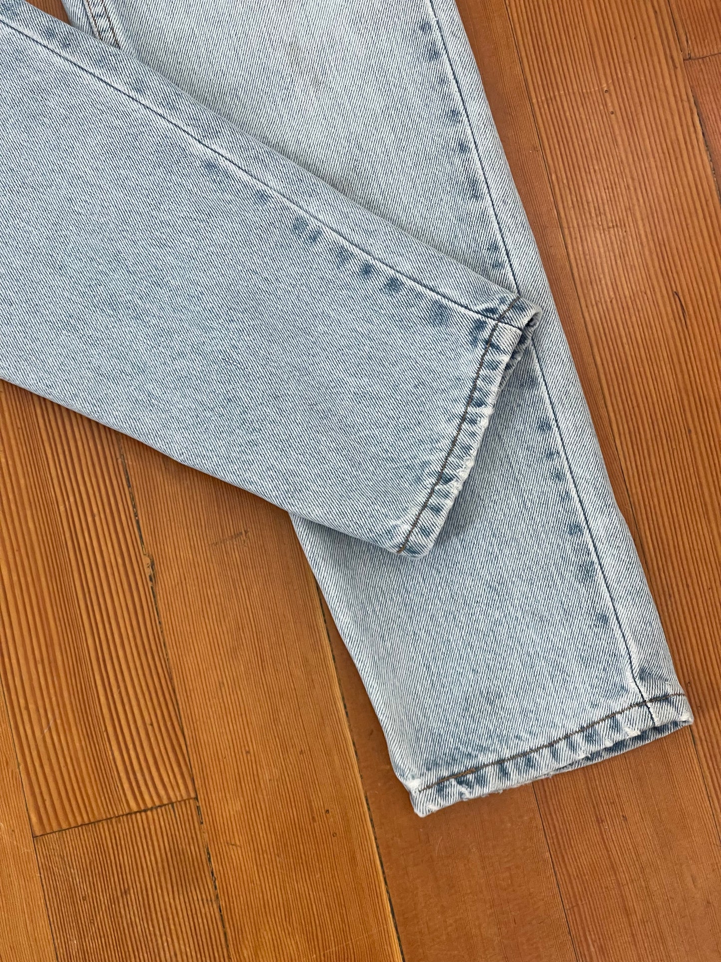 Vintage Levi 512s in Light Blue - 26" W