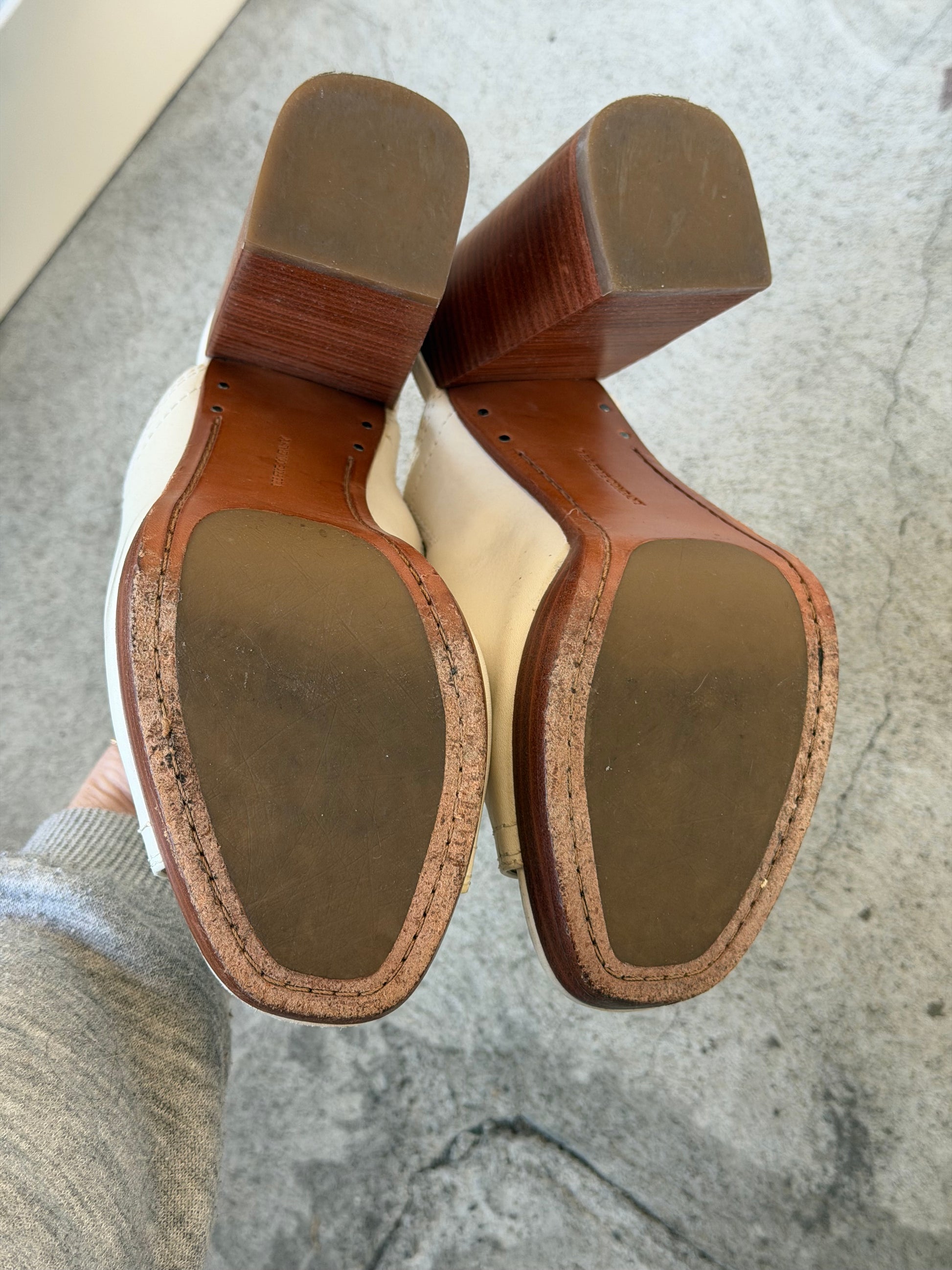 Pre-loved Frye Karissa Mule in WHITE - Women’s 9