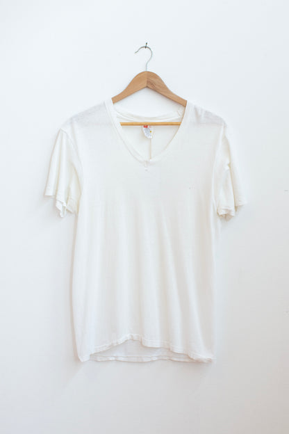 Vintage White V-Neck - M