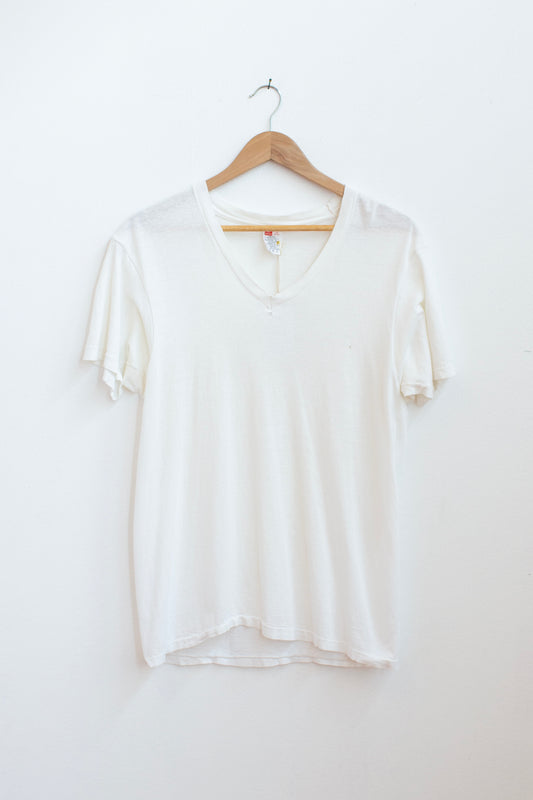 Vintage White V-Neck - M