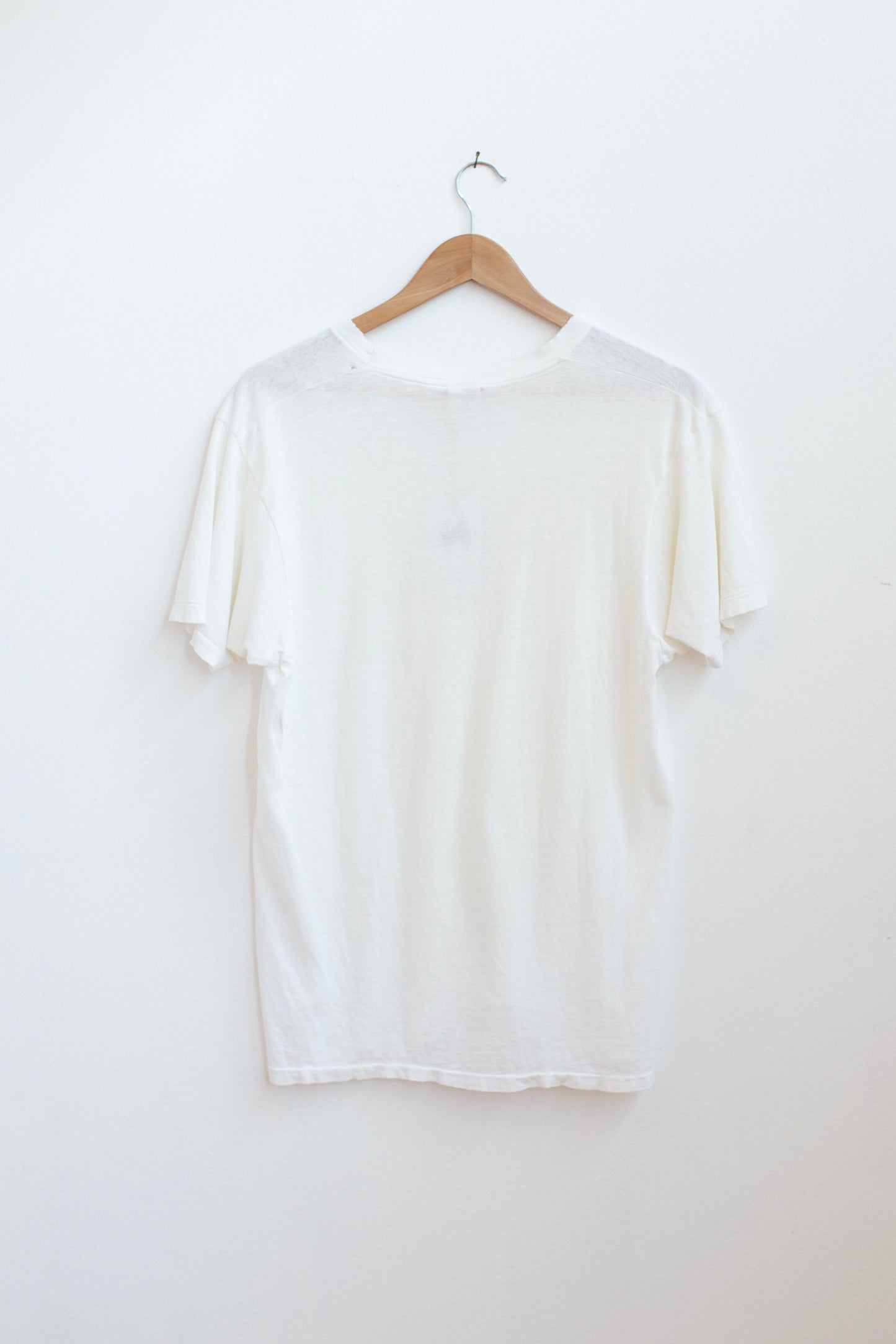 Vintage White V-Neck - M