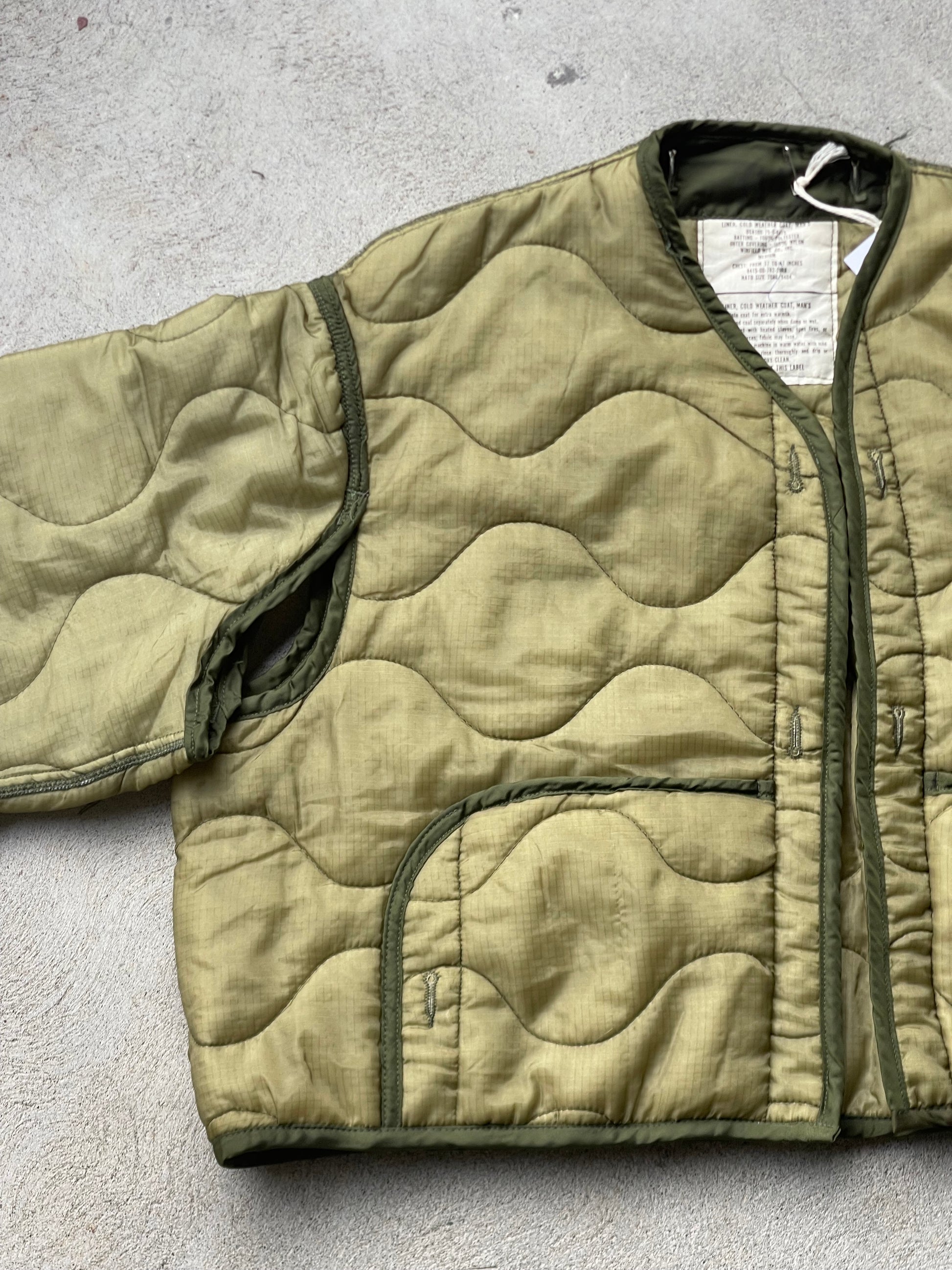 Vintage REWORKED Military Liner CROP Jacket ( LIGHT GREEN ) -M