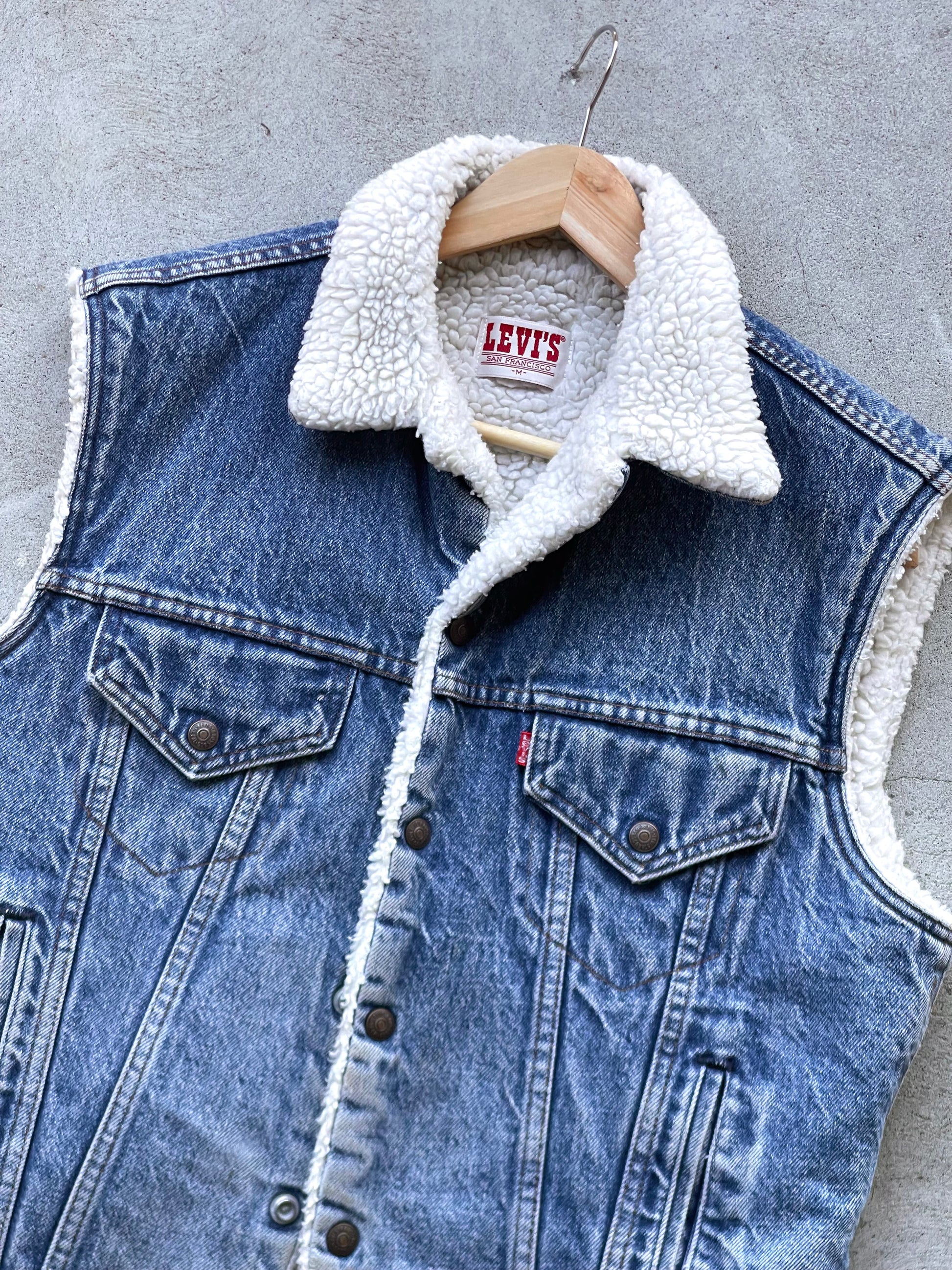 Vintage Levis Sherpa Lined Vest MID WASH ( M )
