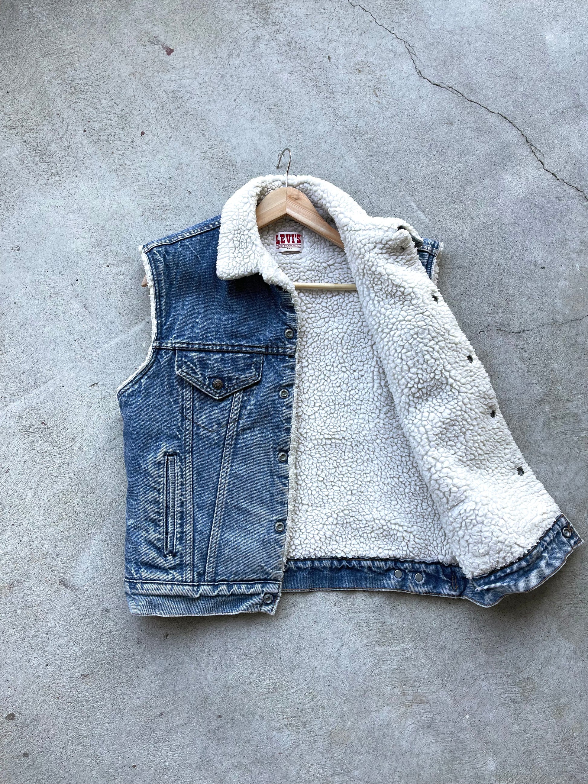 Vintage Levis Sherpa Lined Vest MID WASH ( M )