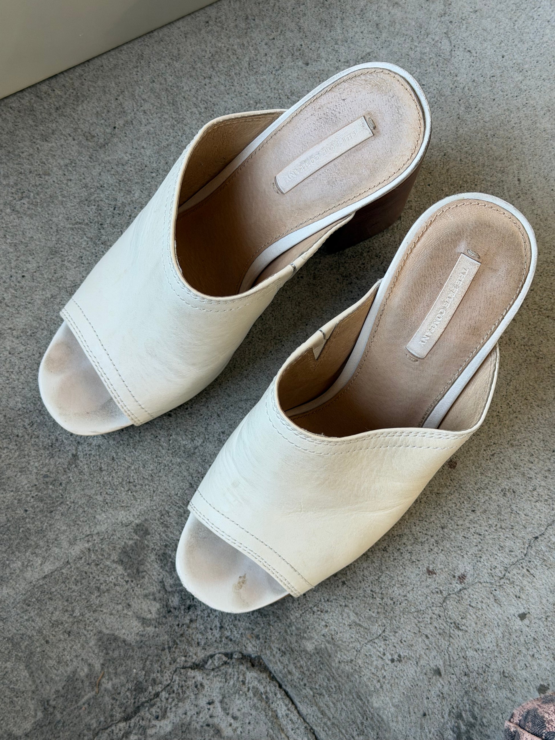 Pre-loved Frye Karissa Mule in WHITE - Women’s 9