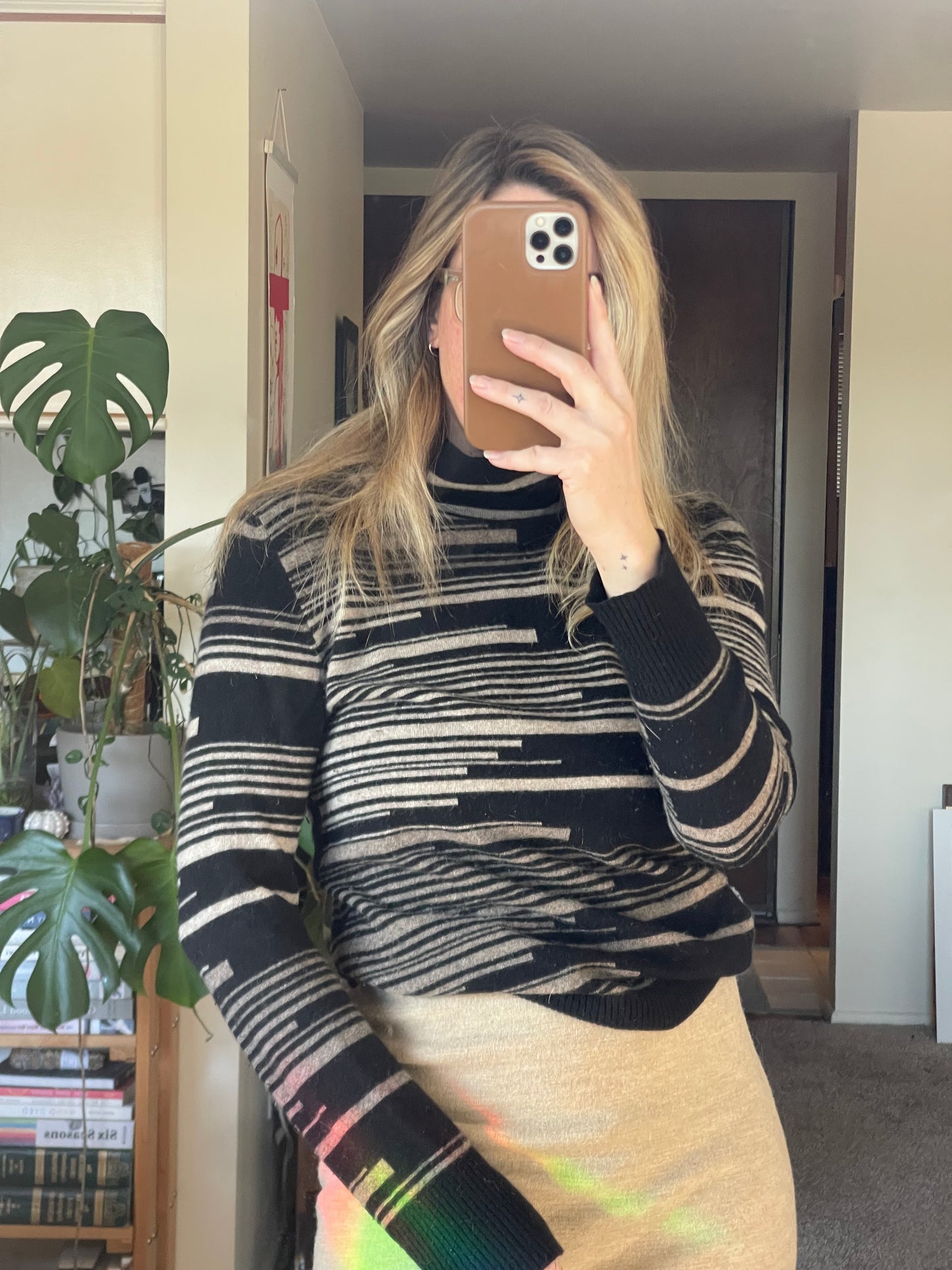 Pre-loved Cashmere Turtleneck Sweater - M *