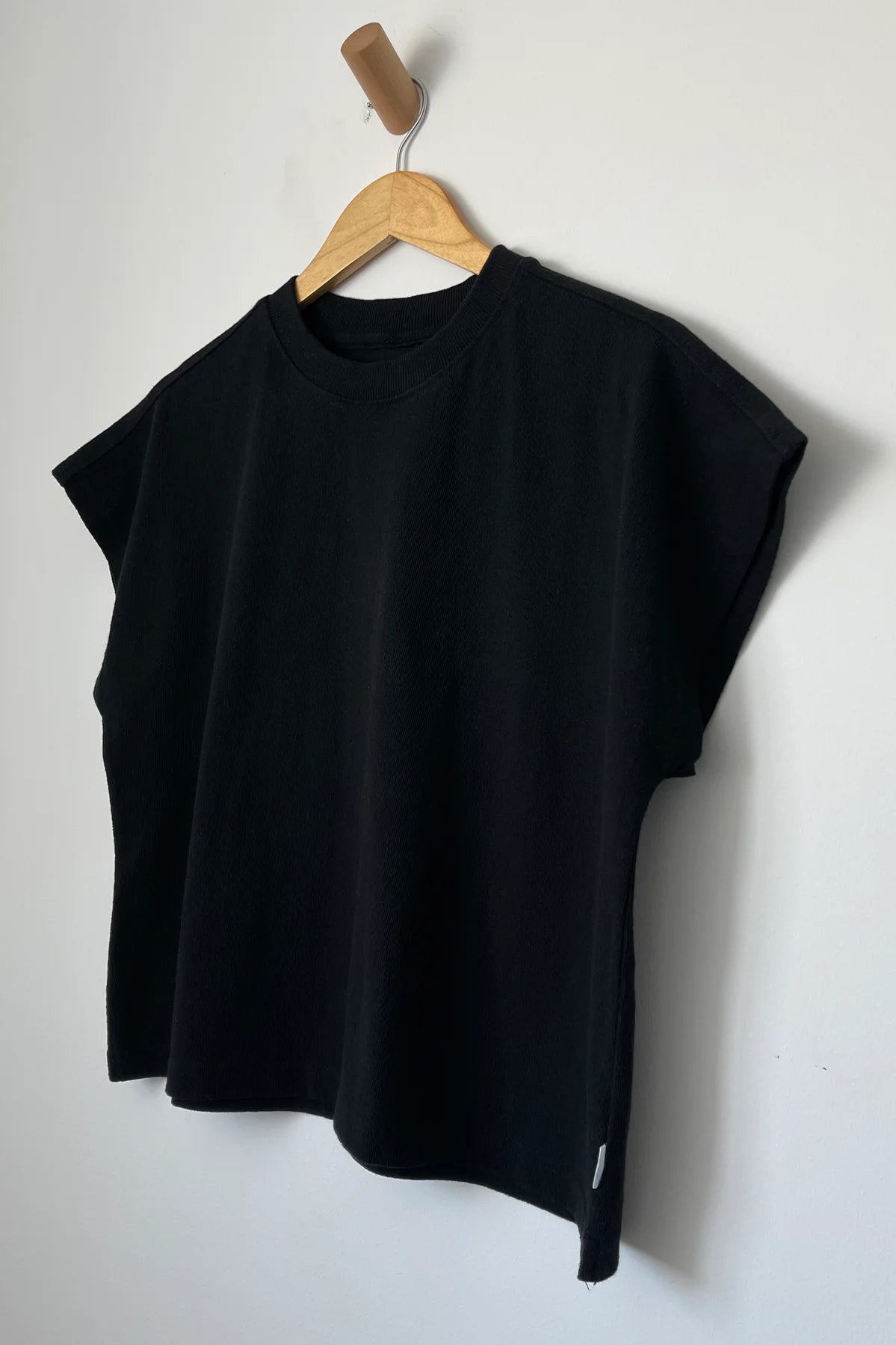 Le Bon Shoppe Jeanne Tee in BLACK - ( select size )