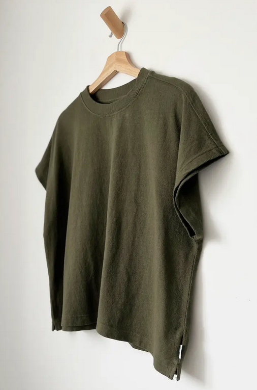 Le Bon Shoppe Jeanne Tee in OLIVE GREEN - ( select size )