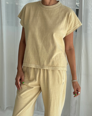 Le Bon Shoppe Jeanne Tee in BUTTER - ( select size )