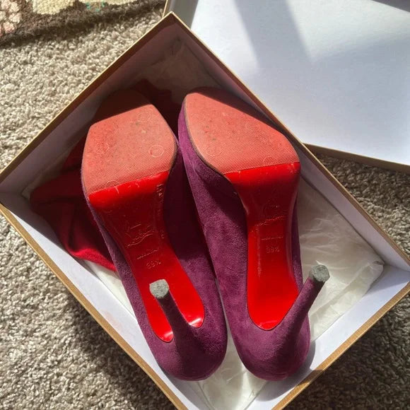 Louboutin Suede Pumps - 9 (39.5)